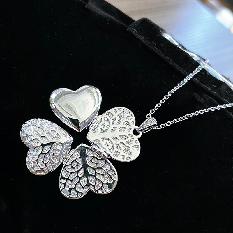 MADREPERLA™ Heart of Clover Fold Necklace